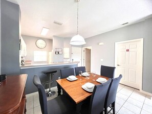 Dining - Encantada Resort 3B Villa w/Pvt Pool Nxt to Disney (Kissimmee)