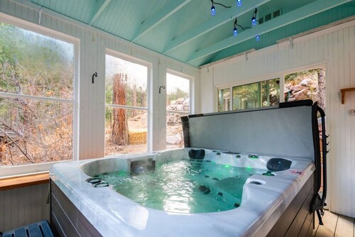 Martindale Manor | Historic Mountain Retreat w/ Hot Tub & Game Room