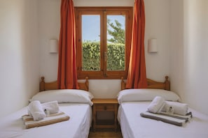 Tabla de planchar con plancha, Internet, ropa de cama