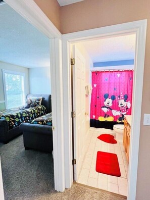Room - Emerald Island Resort Home 6bdrm, Pvt Large Pool-10min to Disney! (Kissimmee)