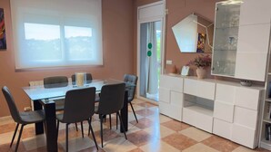 Unclassified image, 4 of 27, button - Villa del Lago Lloret - Family Studio | Swimming Pool & Garden (Lloret de Mar)