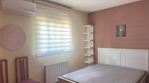 3 bedrooms, in-room safe, iron/ironing board, free WiFi - Villa del Lago Lloret - Family Studio | Swimming Pool & Garden (Lloret de Mar)