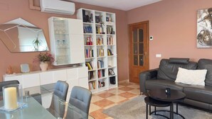 Unclassified image, 3 of 27, button - Villa del Lago Lloret - Family Studio | Swimming Pool & Garden (Lloret de Mar)