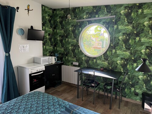 Jungle-style wooden accommodation with breakfasts included
