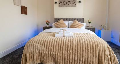 Stylish & Spacious 1BR | Free Parking + Smart TV