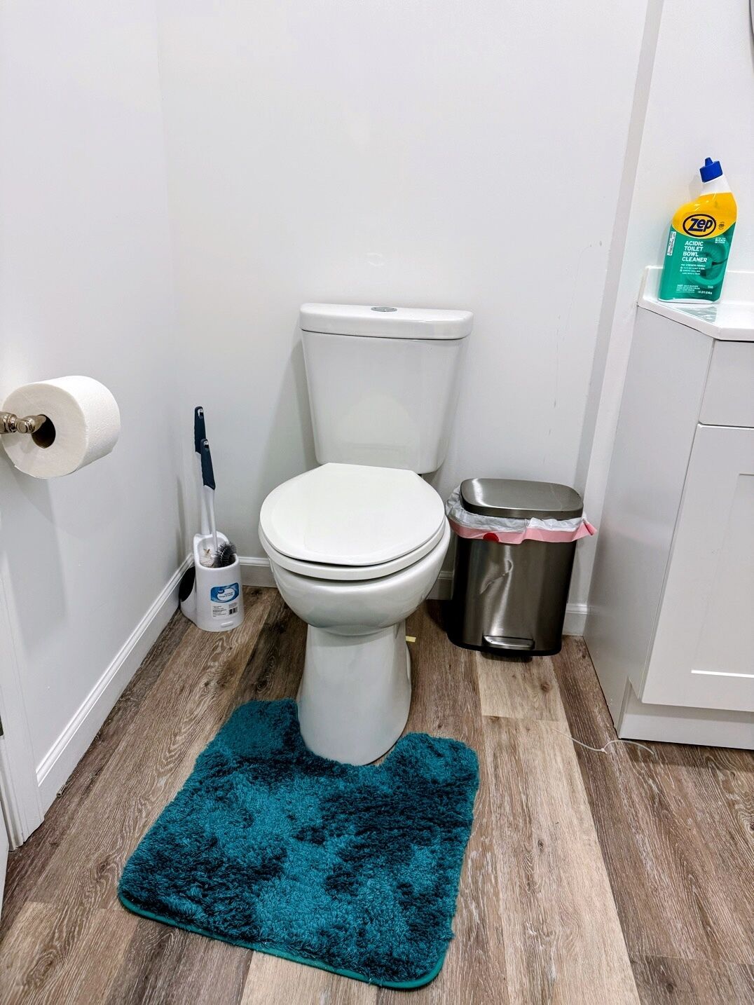 Serviettes fournies, savon, papier de toilette
