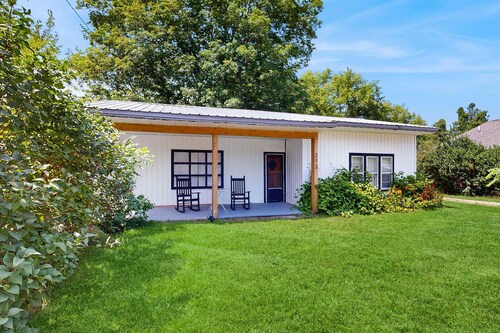 The Three Seasons | Centrally located house in Lak