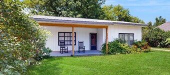 The Three Seasons | Centrally located house in Lak