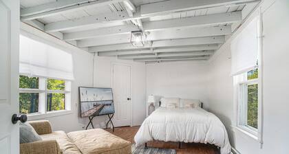 The Three Seasons | Centrally located house in Lak