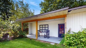 Unclassified image, 2 of 21, button - The Three Seasons | Centrally located house in Lak (Lake Leelanau)