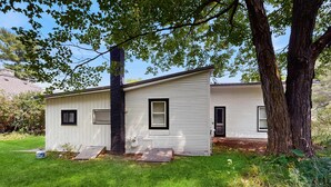 Unclassified image, 5 of 21, button - The Three Seasons | Centrally located house in Lak (Lake Leelanau)