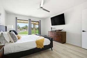 Iron/ironing board, WiFi, bed sheets - 10th Tee Retreat - Mountain Views + Resort Living (Palm Desert)