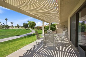 Outdoor dining - 10th Tee Retreat - Mountain Views + Resort Living (Palm Desert)