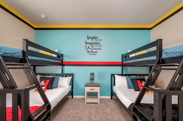 A room with bunk beds, a small bedside table with a lamp, and a motivational quote on the wall. - NEW Mickey's Happy Hideaway! Kissimmee Disney Retreat-15 Min to Disney (Kissimmee)