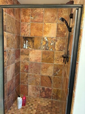 Shower, towels - 4-bedroom cottage in  Stockbridge MA in Berkshires, minutes to private beach (Stockbridge)