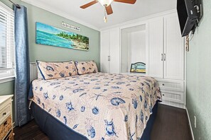Room - Beachfront condo at Seascape w/view from over-sized balcony with w/d in unit (Galveston)