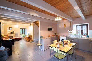 Dining - Gîte en Grès Rose 4/6 persons (CANILHAC)