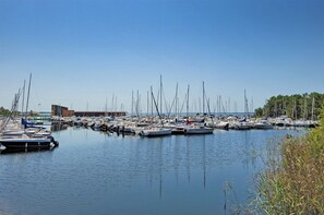 Marina - House near lake and ocean in family resort (Hourtin)