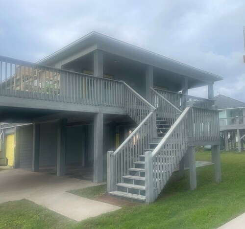 Peaceful 2-bedroom house with deck views of the Gulf on the Bolivar Peninsula.
