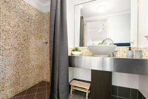 Hair dryer, towels - The Palms at Mango Lagoon Palm Cove Wellness Haven (Palm Cove)