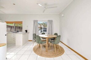 Dining - The Garden Nook Your Cairns Home Away from Home (Smithfield)