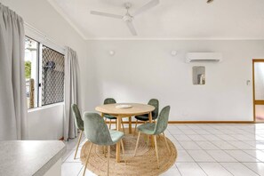 Dining - The Garden Nook Your Cairns Home Away from Home (Smithfield)
