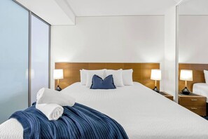 Room - Waterfront at Harbour Light Generous Space and Views (Cairns)