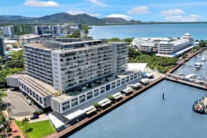 Exterior - Waterfront at Harbour Light Generous Space and Views (Cairns)