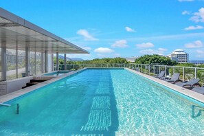 Pool - Waterfront at Harbour Light Generous Space and Views (Cairns)