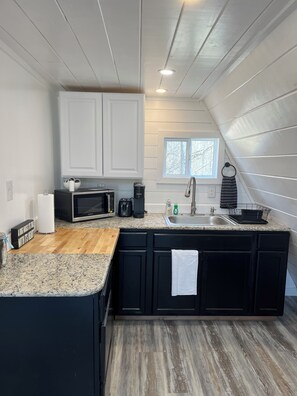Fridge, microwave, coffee/tea maker, toaster - Cozy 1-bedroom A frame cabin in lovely Watkins Glen with AC (Watkins Glen)