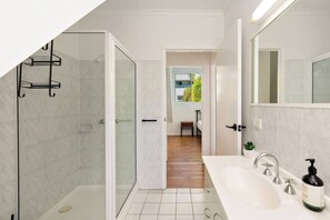 Hair dryer, towels - Tropical Cove at Trinity Beach with Lagoon Pool (Trinity Beach)
