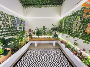 Interior - Manila Retreat-Private Rooftop, AC, Security, Walking Distance to Dining & Shops (Medellín)