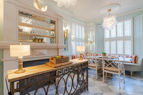Castle Lodge -  a house that sleeps 8 guests  in 4 bedrooms