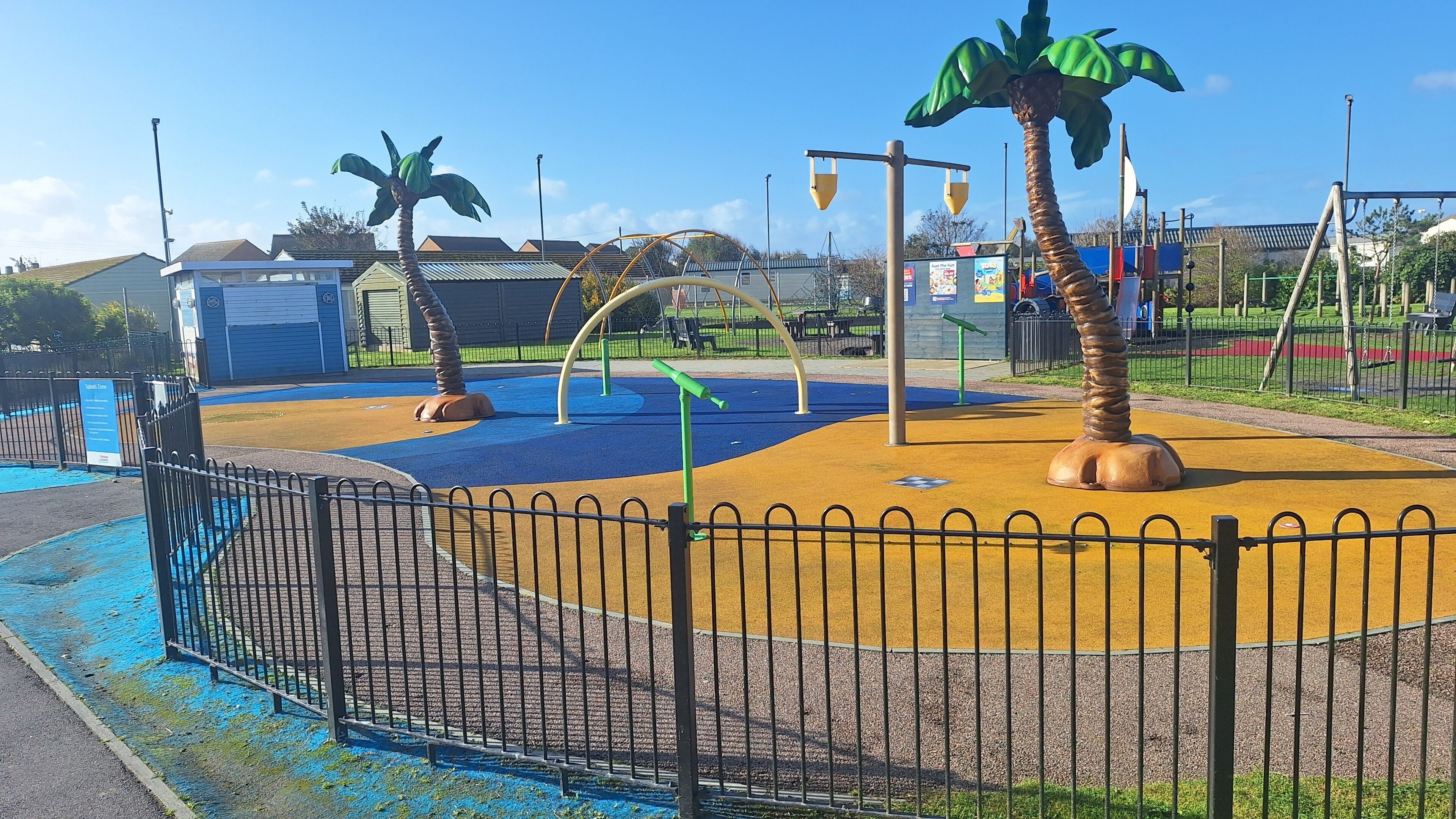 House, 3 Bedrooms, Smoking, Garden View | Sport court