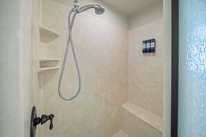 Shower, hair dryer, towels - Welcome to Lake Blessing 2026 (Frankston)