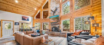 Hot Tub, Secluded Lot, 4 Bedroom, 3 Bathroom