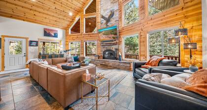 Hot Tub, Secluded Lot, 4 Bedroom, 3 Bathroom