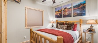 Hot Tub, Secluded Lot, 4 Bedroom, 3 Bathroom