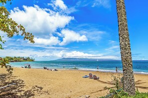 On the beach - Valley Isle Resort #506 - Vacation West Maui (Lahaina)