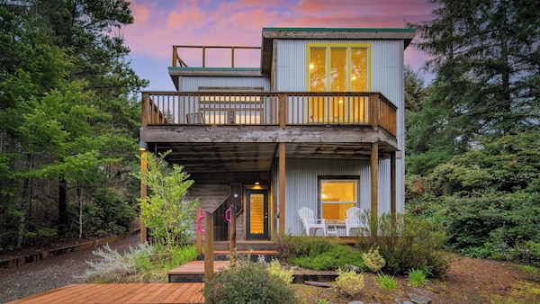 Buttercup Bay Hideaway By Avantstay Cozy Escape W/ Fire Pit, Walk To Beach - Manzanita, OR