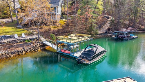 Lakefront + Quiet Cove + Dock + Fire Pit + 4 Kings + Bunks
