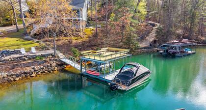 Lakefront + Quiet Cove + Dock + Fire Pit + 4 Kings + Bunks