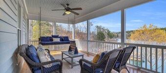 Lakefront + Quiet Cove + Dock + Fire Pit + 4 Kings + Bunks