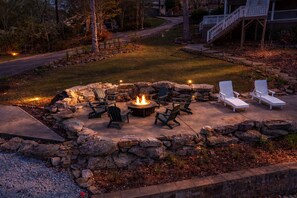 Terrace/patio - Lakefront + Quiet Cove + Dock + Fire Pit + 4 Kings + Bunks (Seneca)