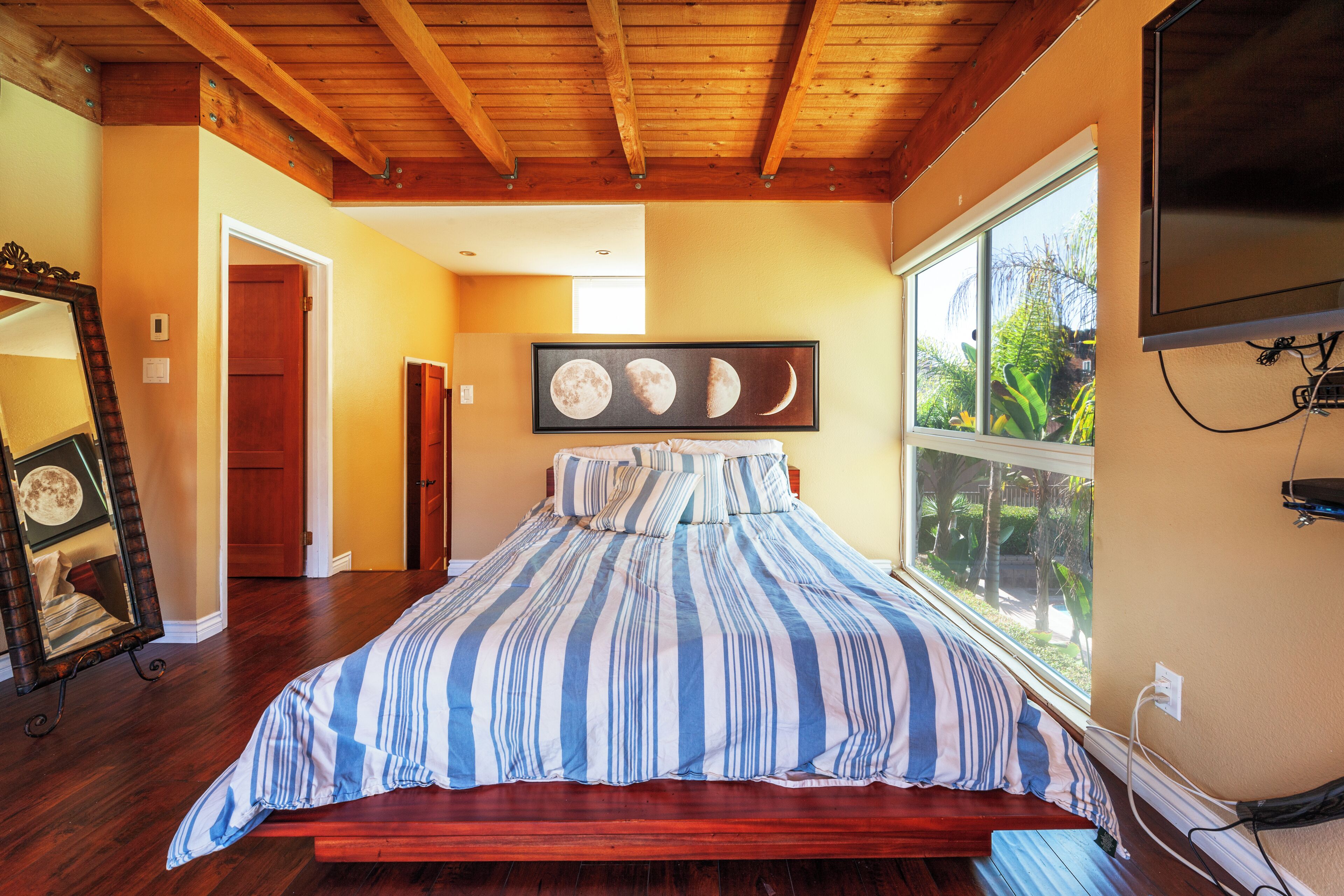 Iron/ironing board, internet, bed sheets