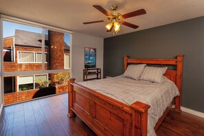 Iron/ironing board, Internet, bed sheets - Race Season is here!! Beautiful 2-bedroom townhome in Solana Beach on the ocean (Solana Beach)