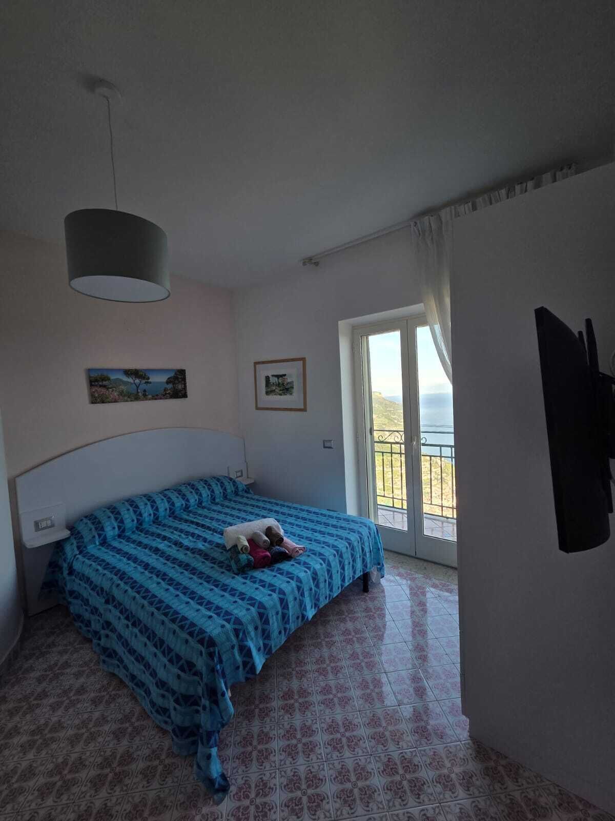Iron/ironing board, Internet, bed sheets
