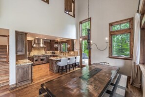 Fridge, microwave, oven, stovetop - Luxury West Vail Duplex - Multi-Level Living Areas (Vail)