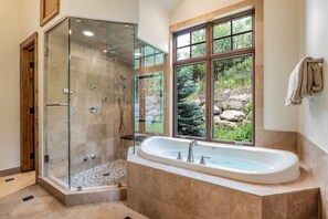 Hair dryer, towels - Luxury West Vail Duplex - Multi-Level Living Areas (Vail)