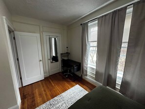 1 habitación, tabla de planchar con plancha, wifi y ropa de cama 